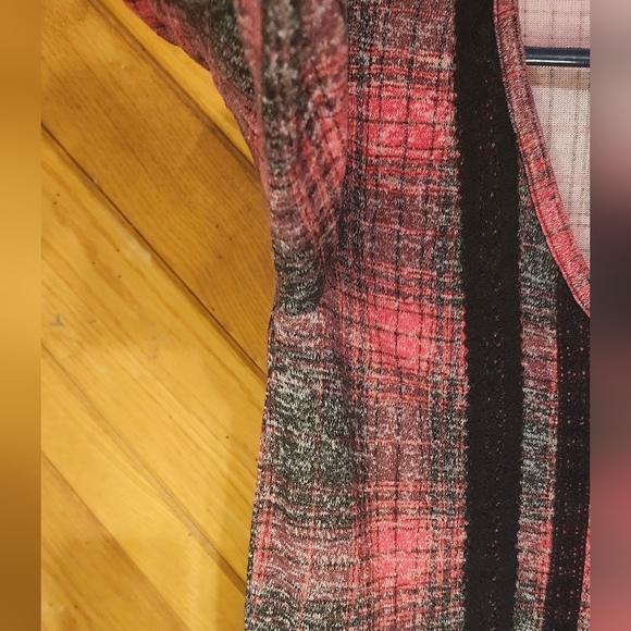 Maurices red and black plaid henley peplum XS vneck long sleeved top - Picture 8 of 10